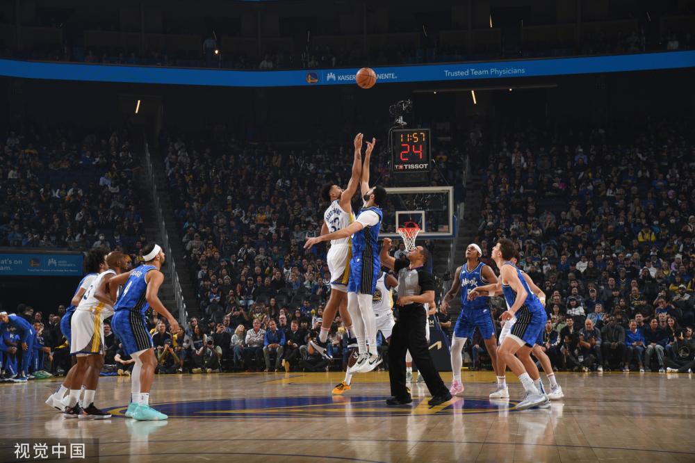 舆论压力中 舆论压力中